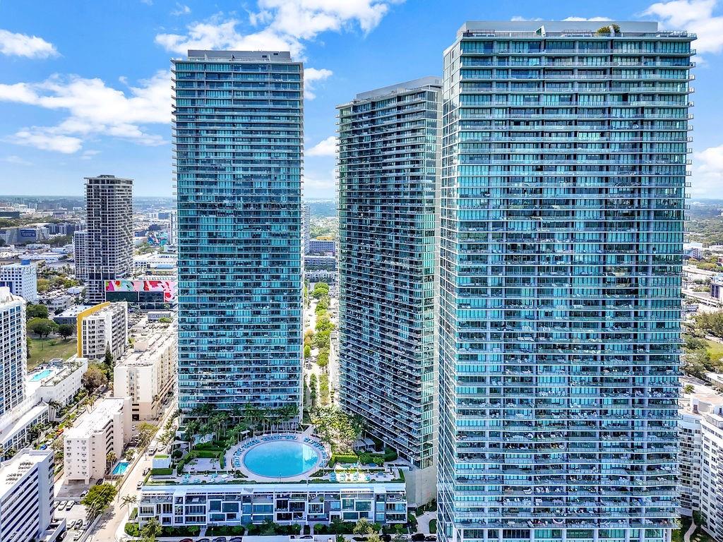 650 NE 32nd St # 1004