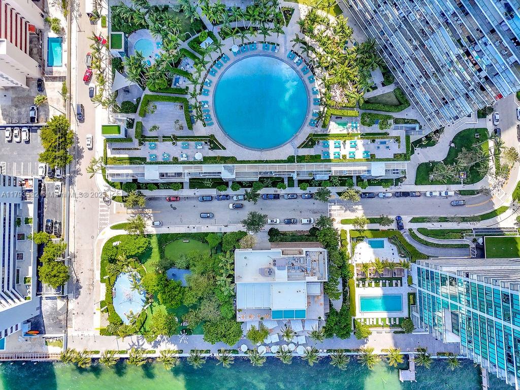 650 NE 32nd St # 1004