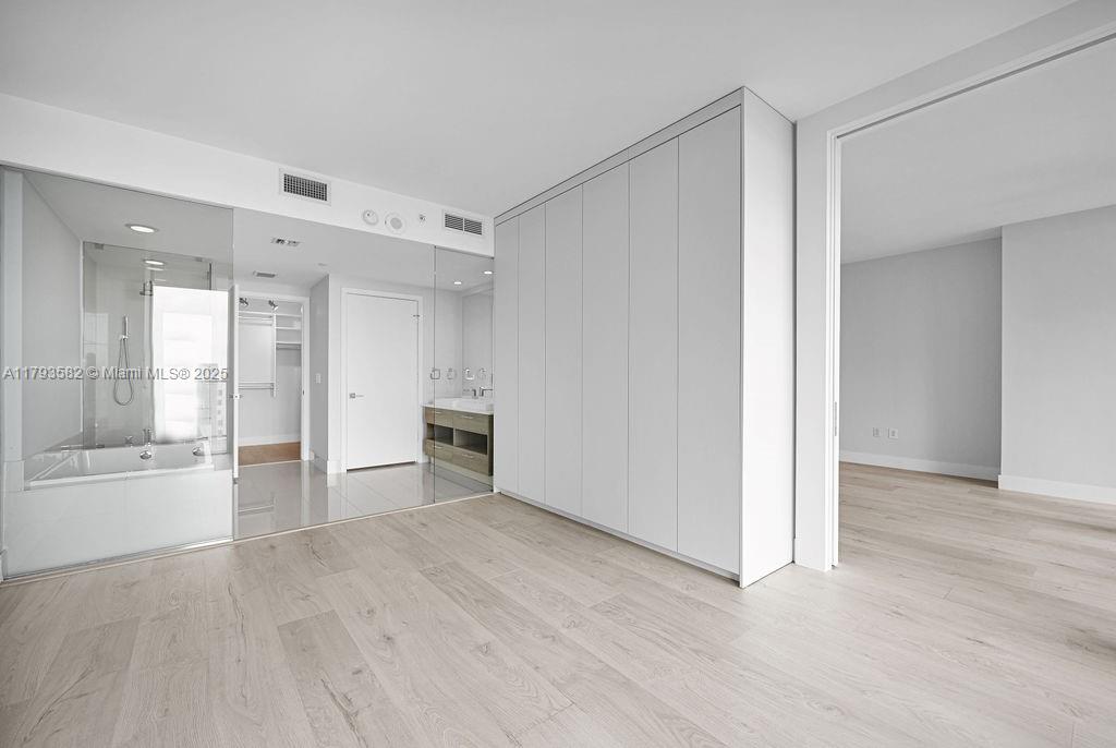 650 NE 32nd St # 1004