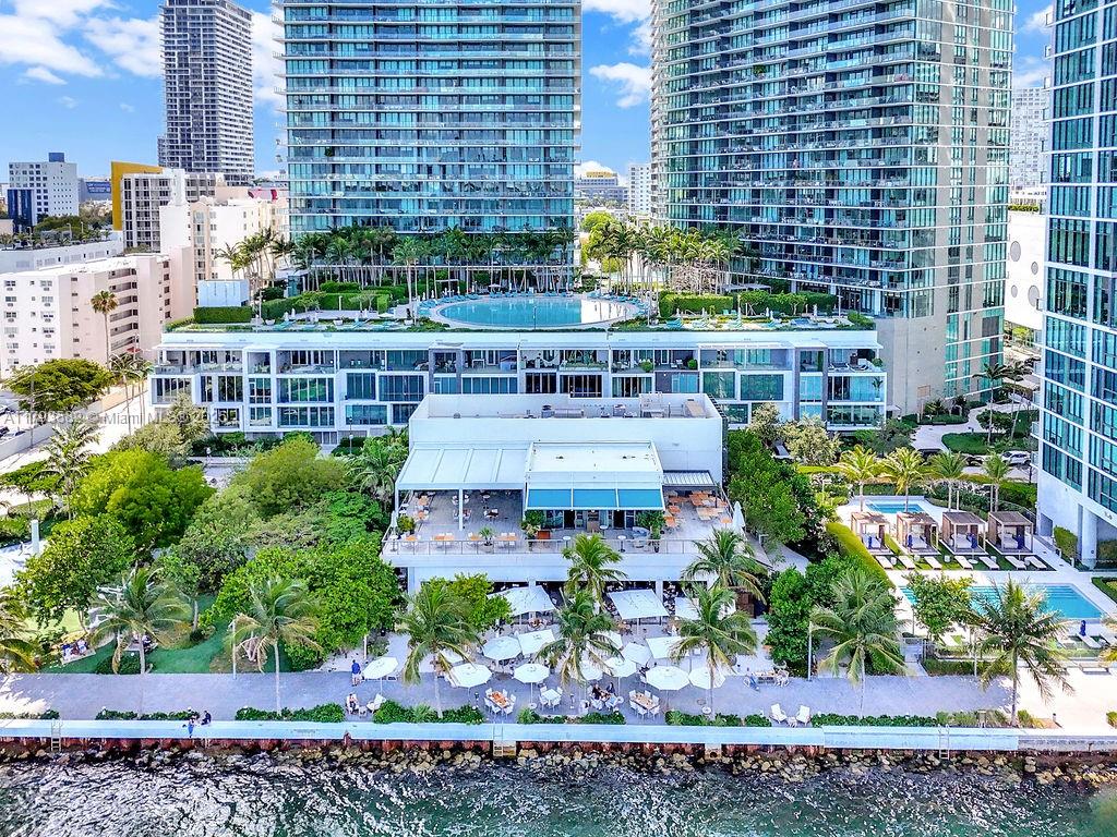 650 NE 32nd St # 1004