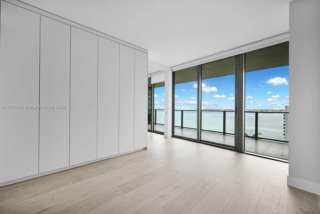 650 NE 32nd St # 1004