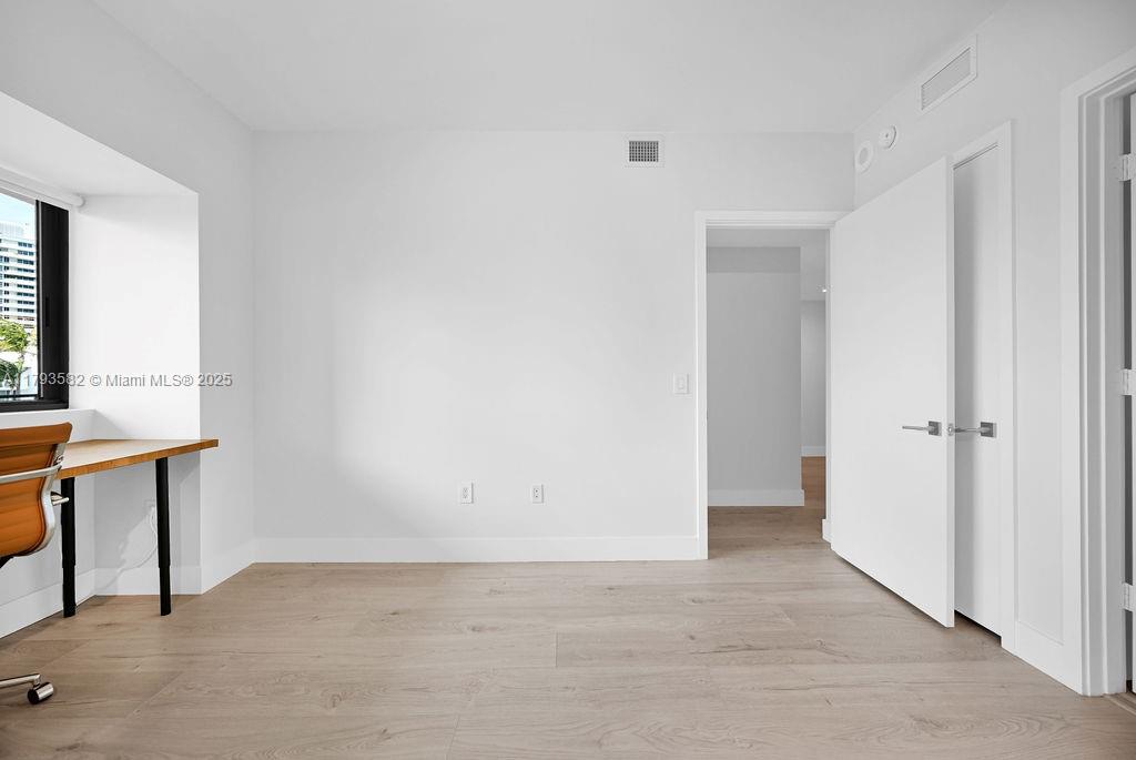 650 NE 32nd St # 1004