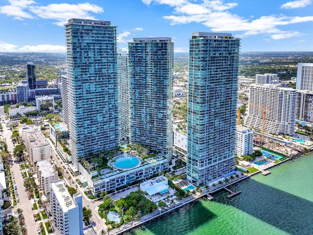 650 NE 32nd St # 1004