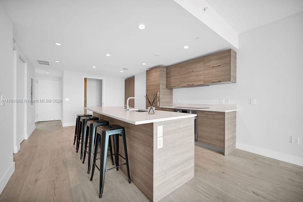 650 NE 32nd St # 1004