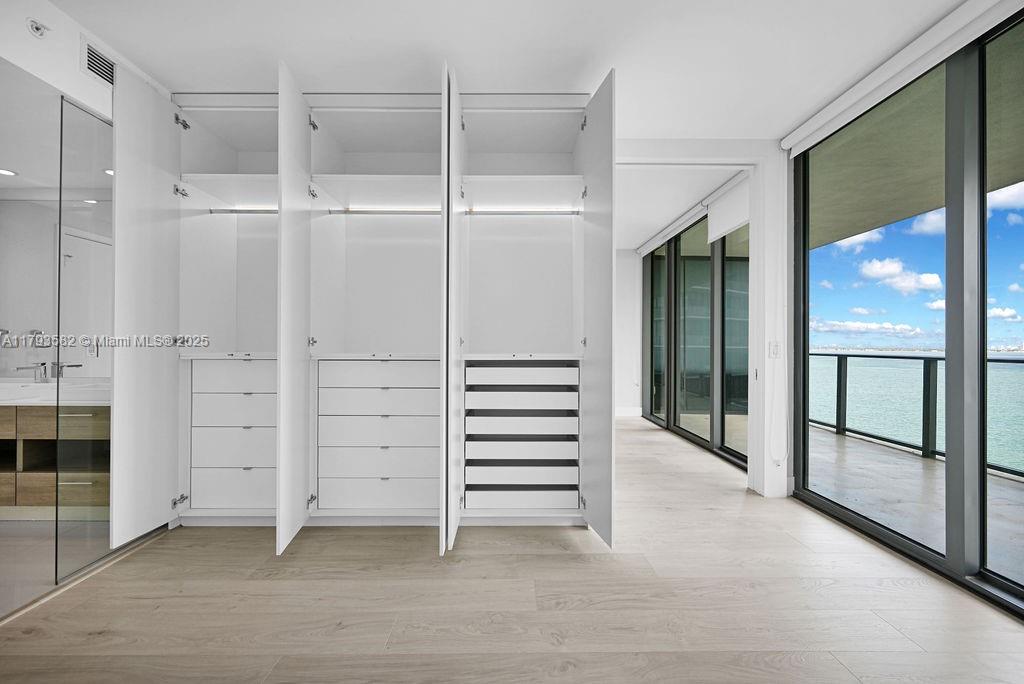 650 NE 32nd St # 1004