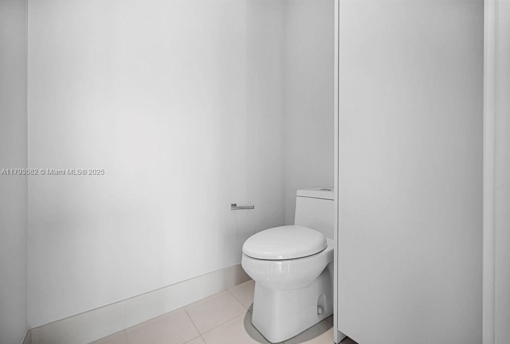 650 NE 32nd St # 1004