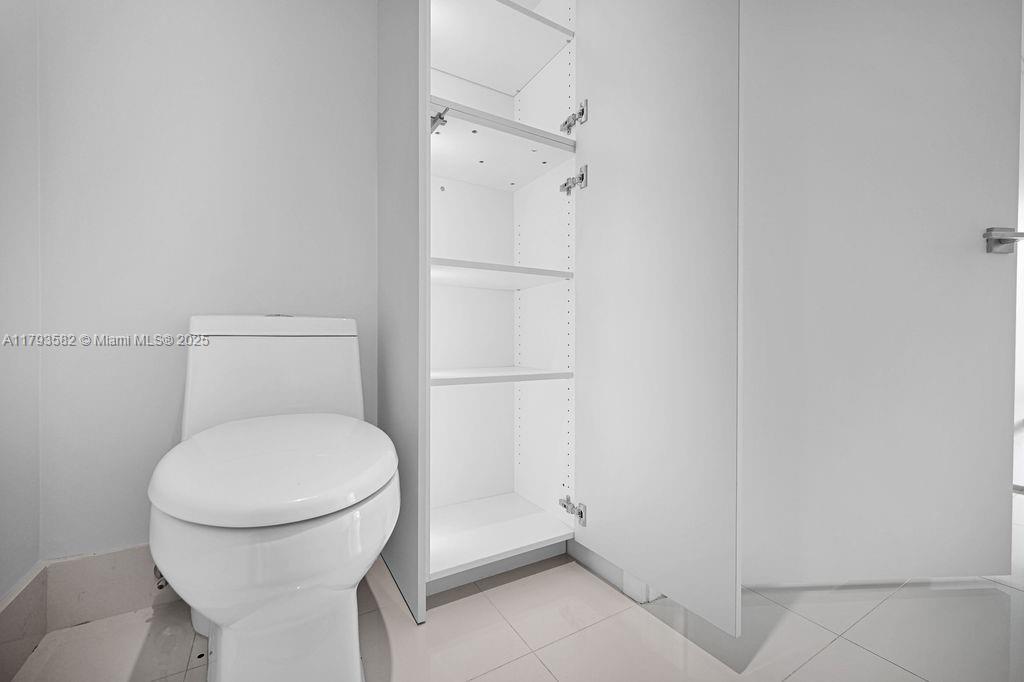 650 NE 32nd St # 1004