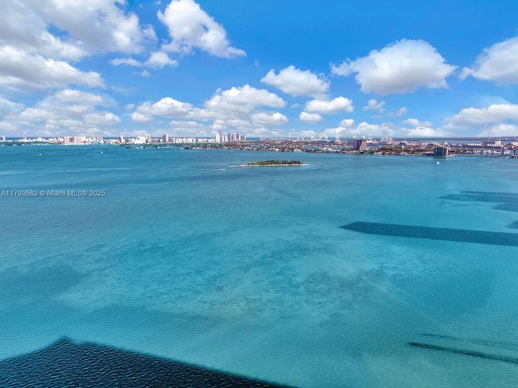 650 NE 32nd St # 1004