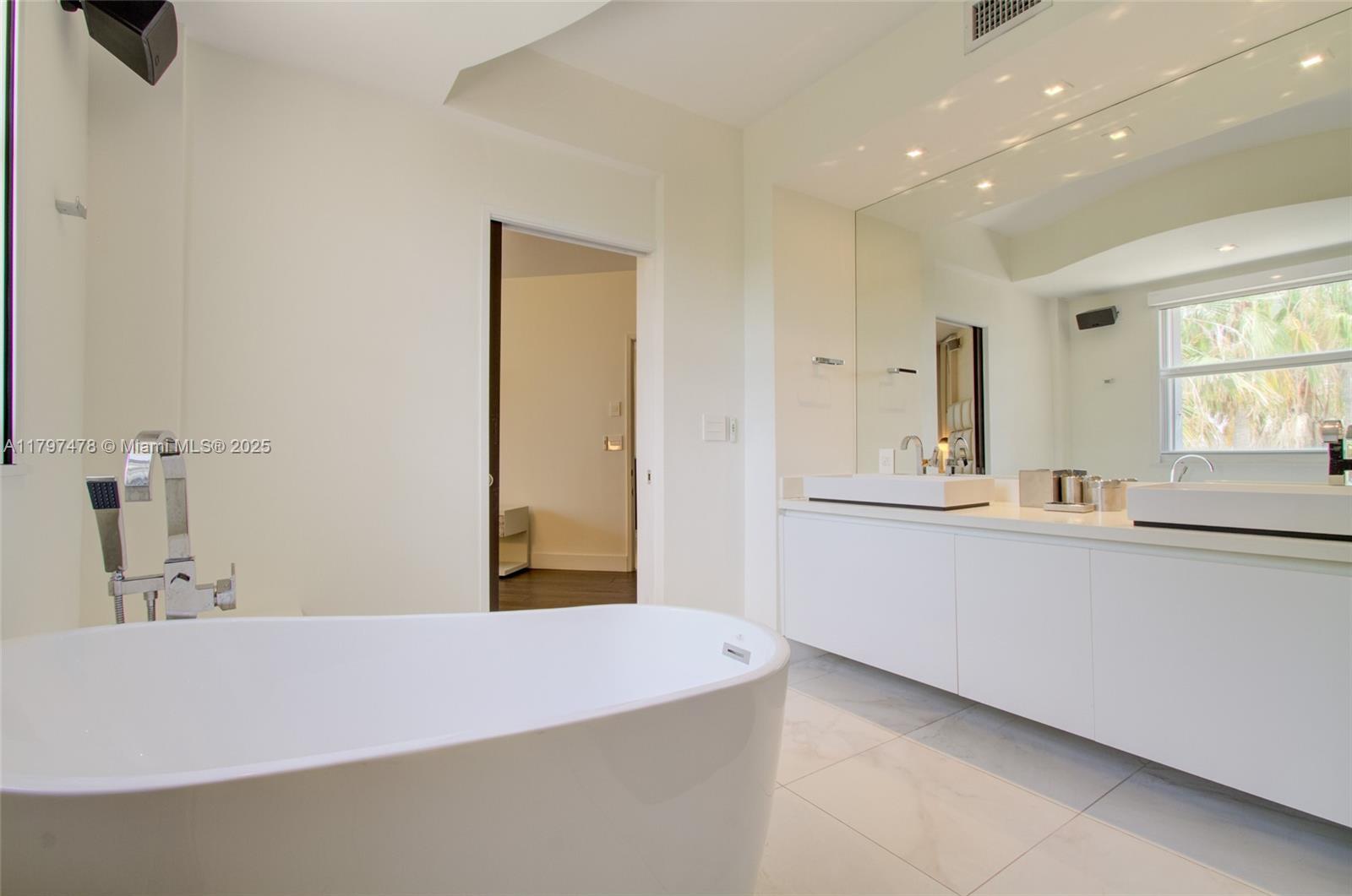 701 Crandon Blvd # 402