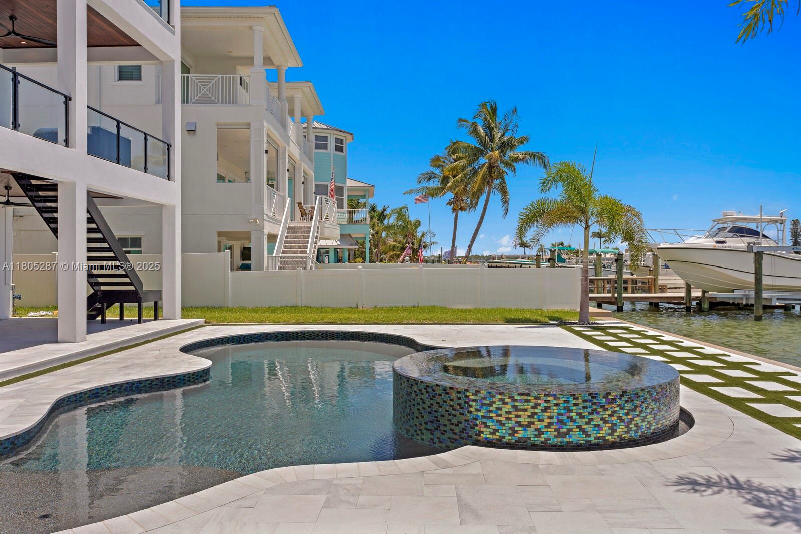 17059 Dolphin Dr