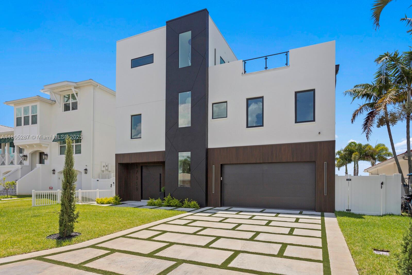 17059 Dolphin Dr