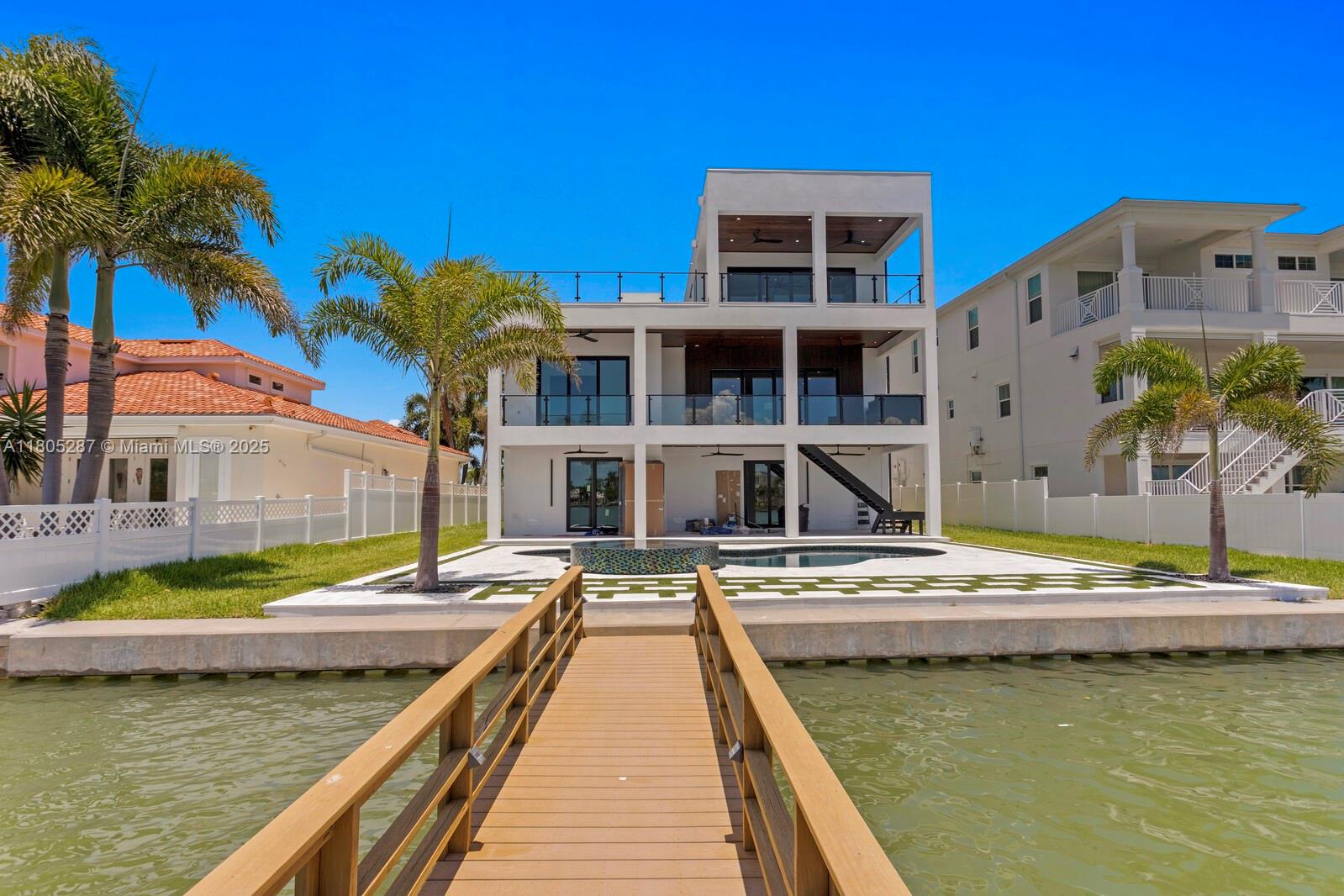 17059 Dolphin Dr