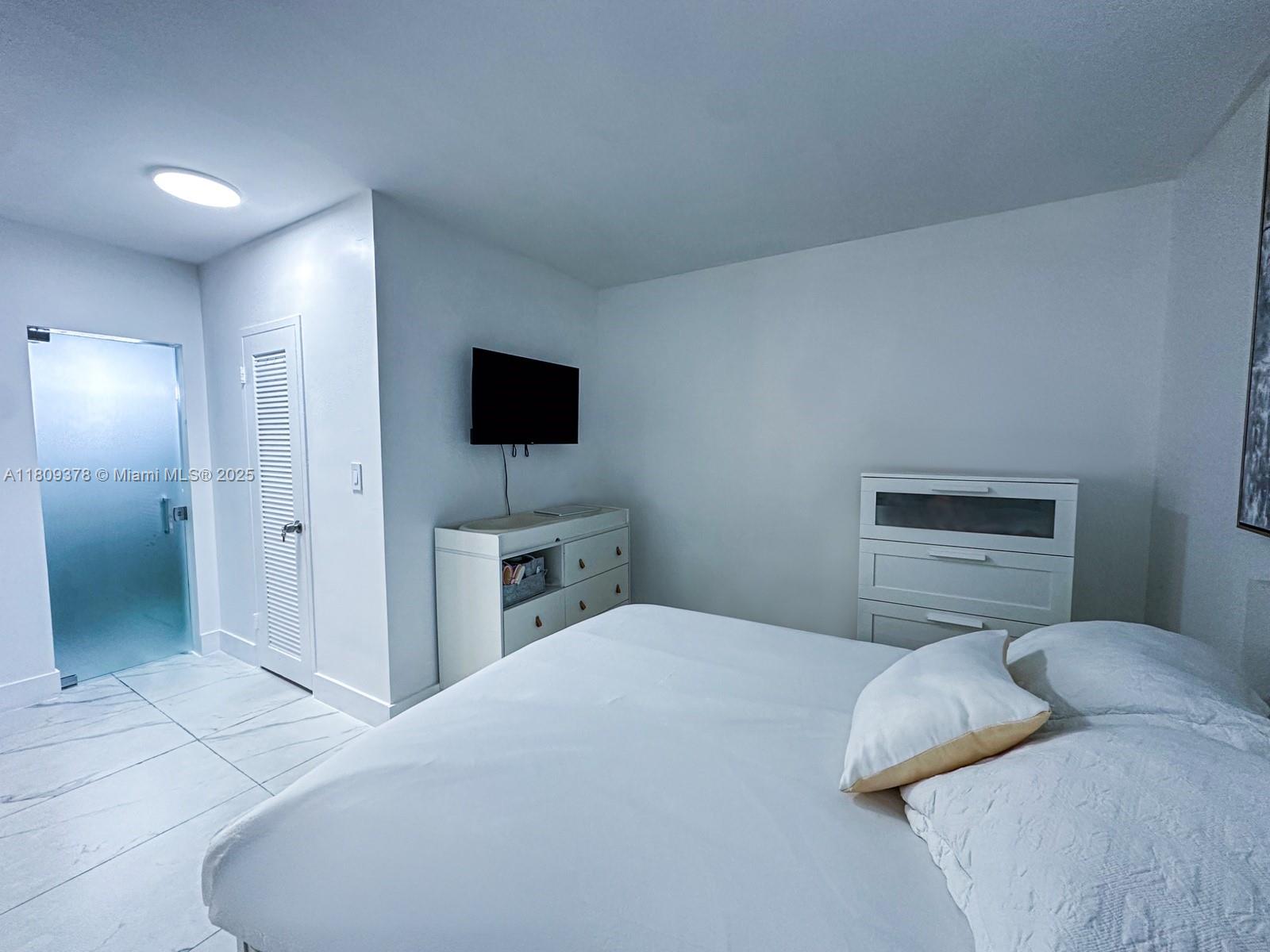 1000 West Ave # 404