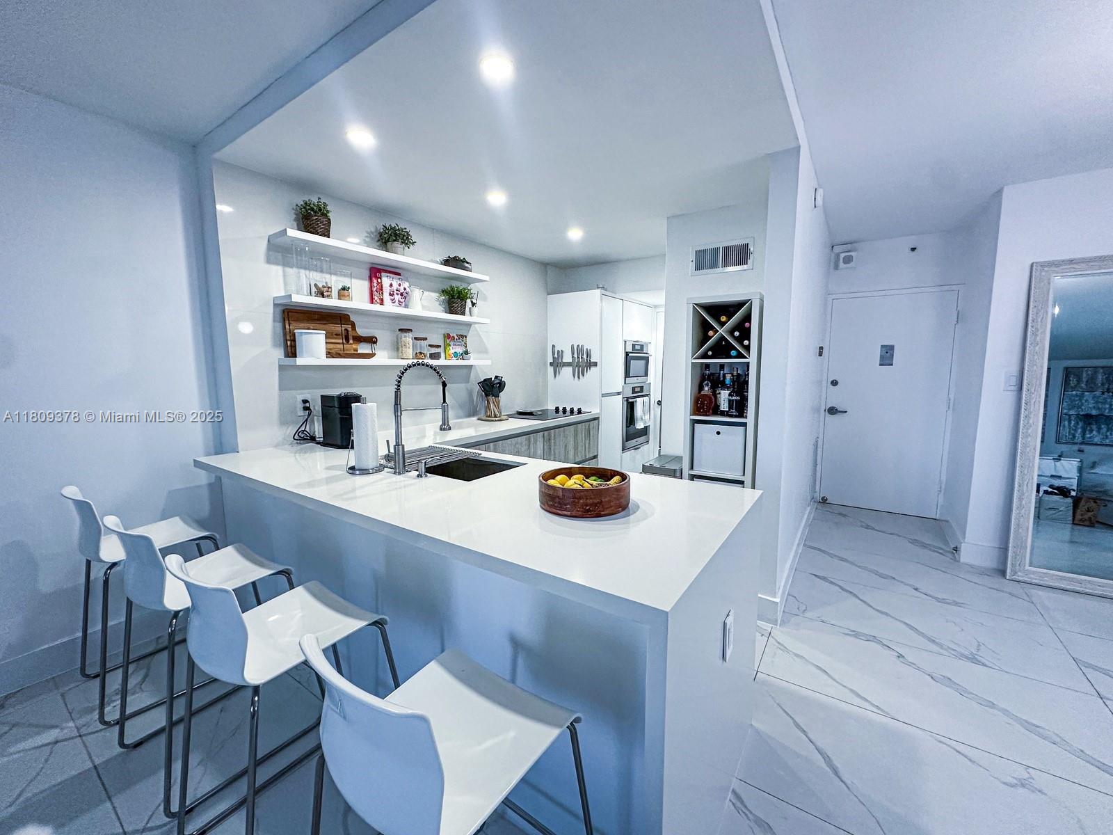1000 West Ave # 404