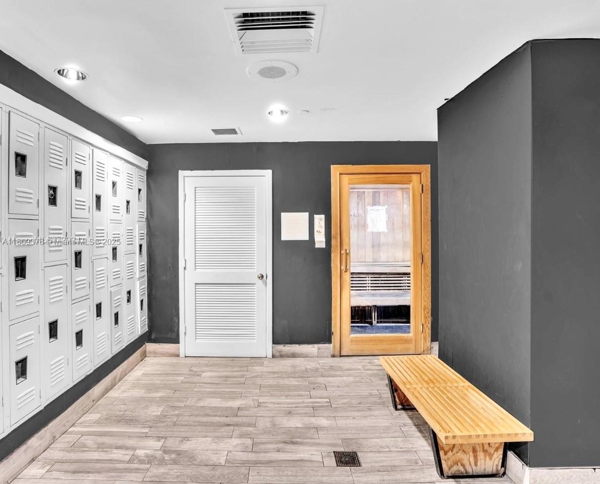 1000 West Ave # 404