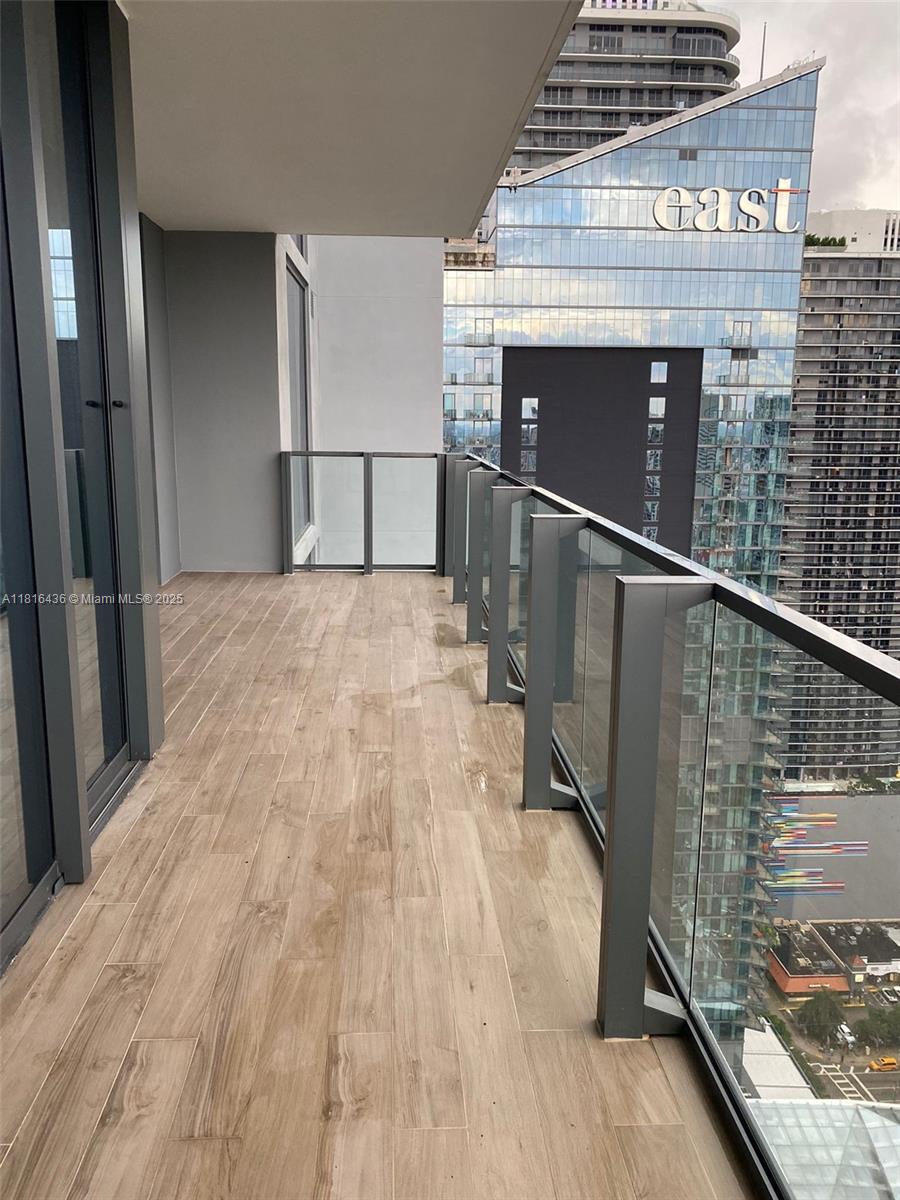 68 SE 6th St # 3404