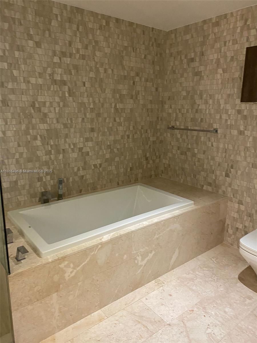 68 SE 6th St # 3404