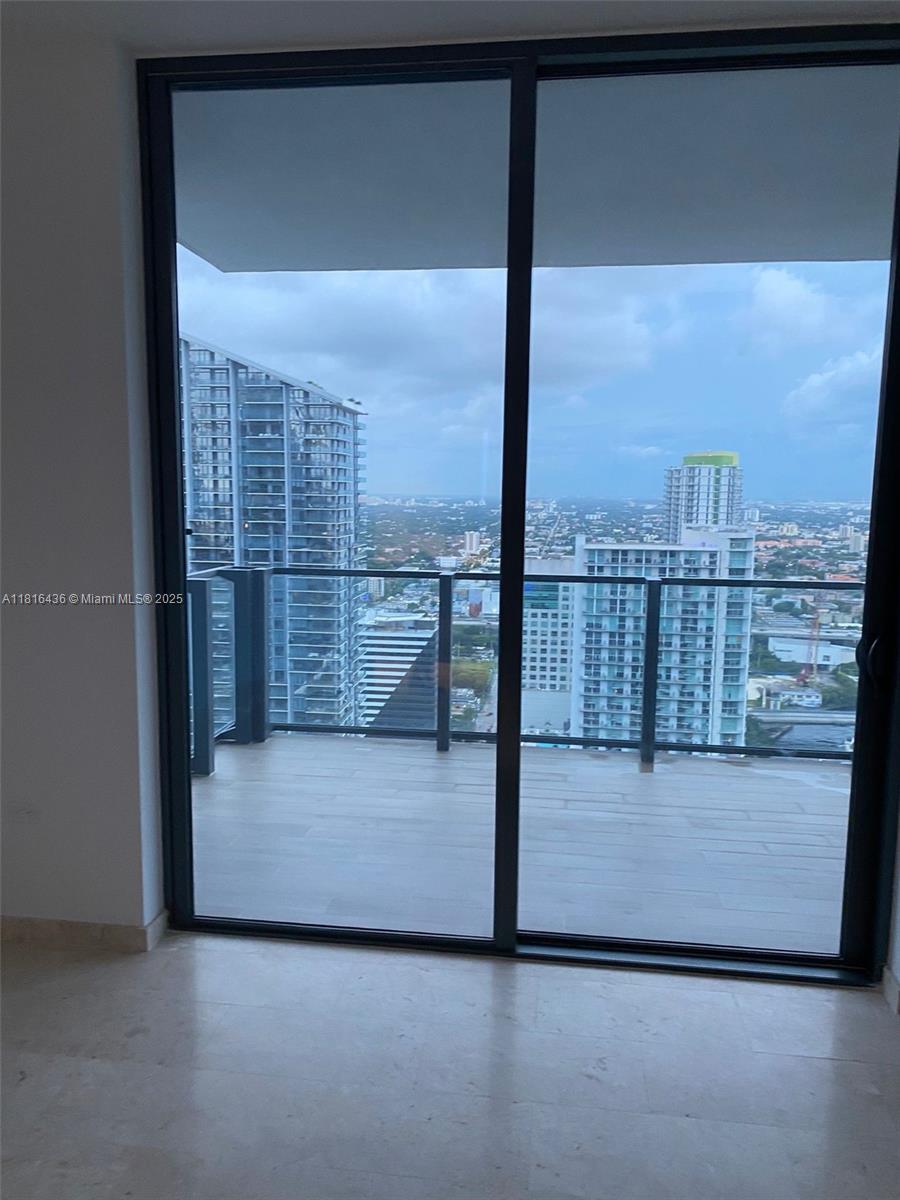 68 SE 6th St # 3404