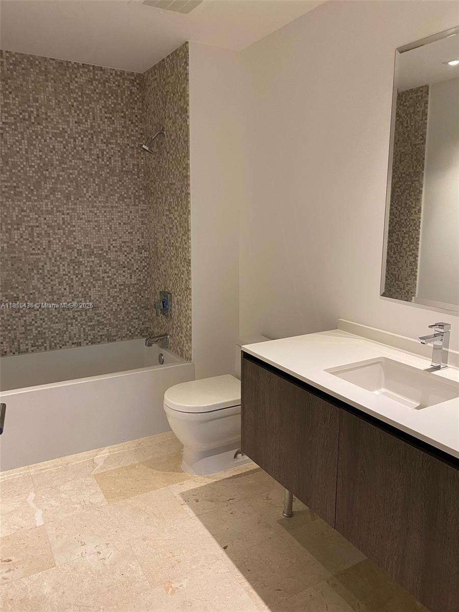 68 SE 6th St # 3404