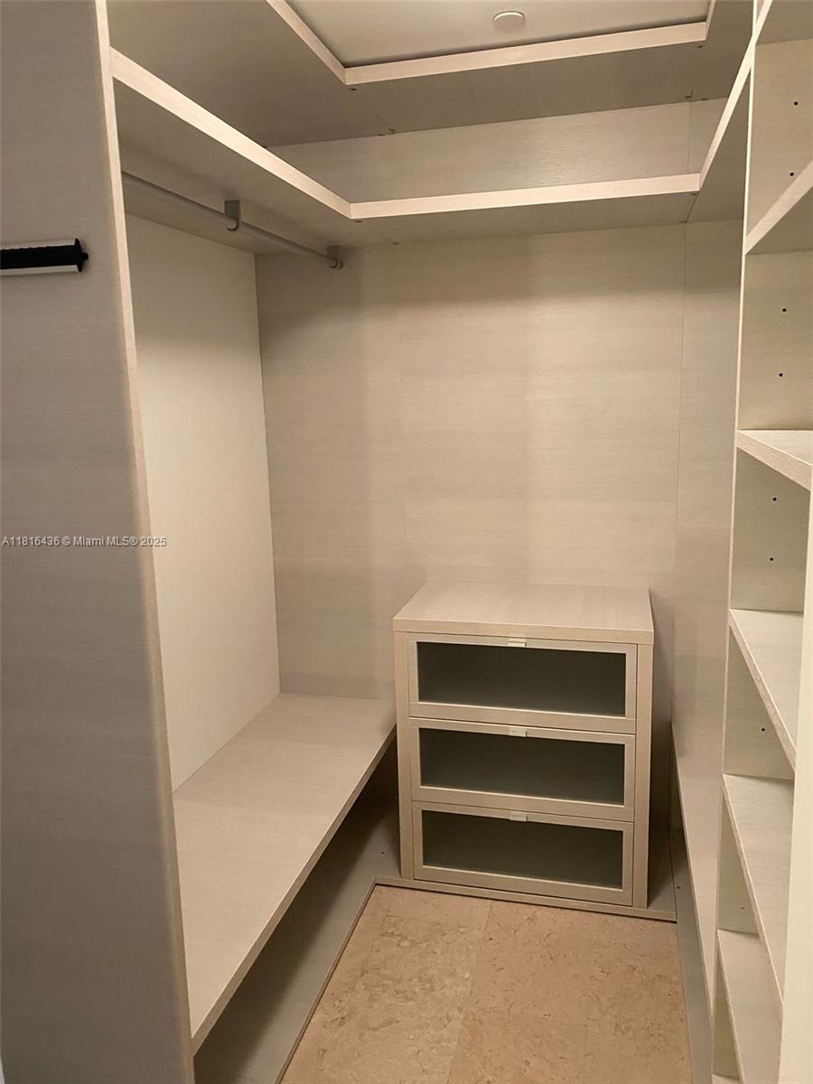 68 SE 6th St # 3404