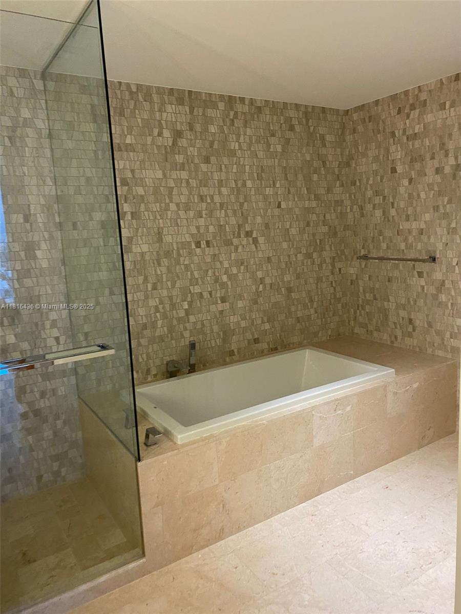 68 SE 6th St # 3404