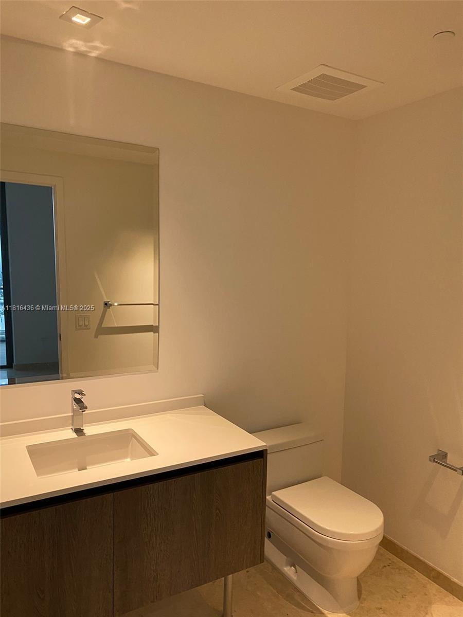 68 SE 6th St # 3404