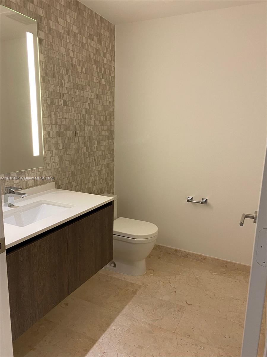 68 SE 6th St # 3404