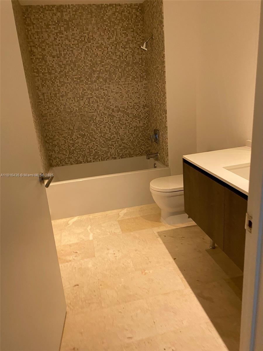 68 SE 6th St # 3404