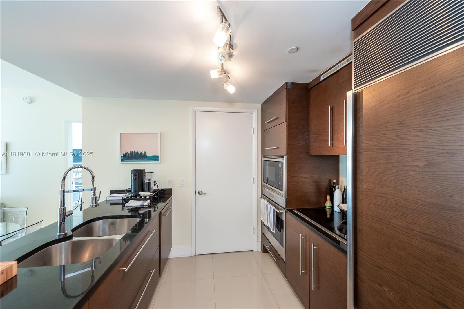 475 Brickell Ave # 4213