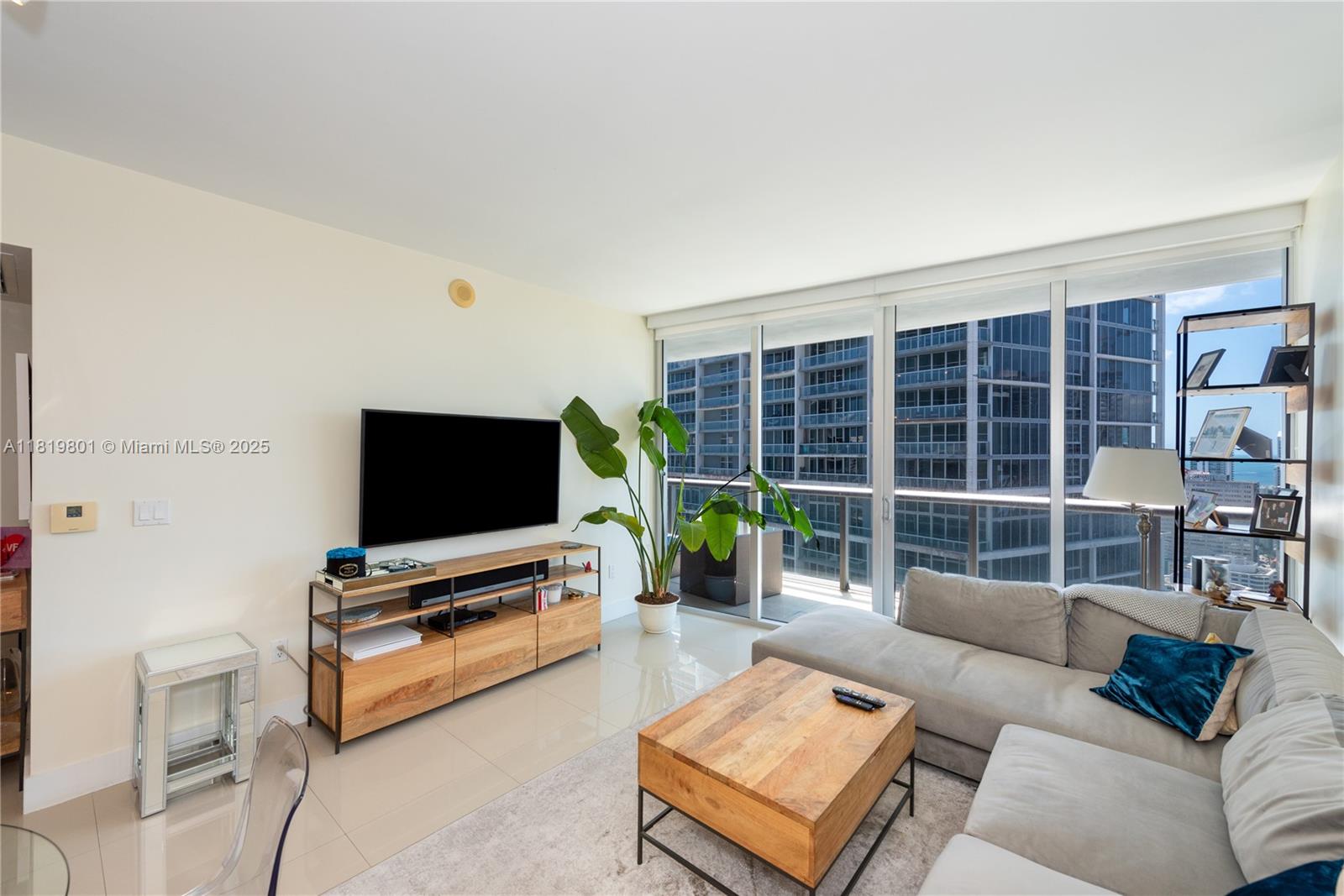 475 Brickell Ave # 4213