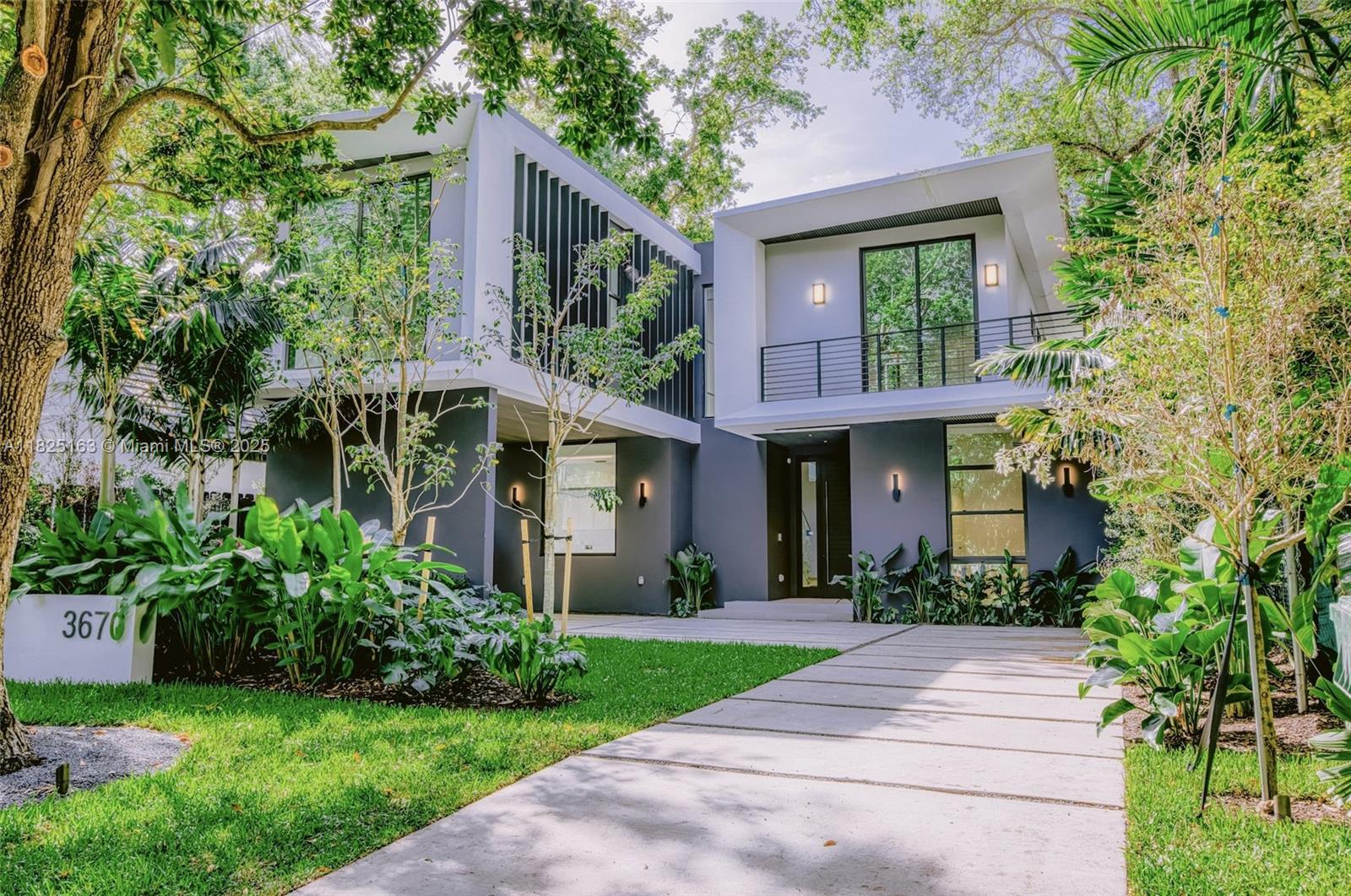 3670 Avocado Ave