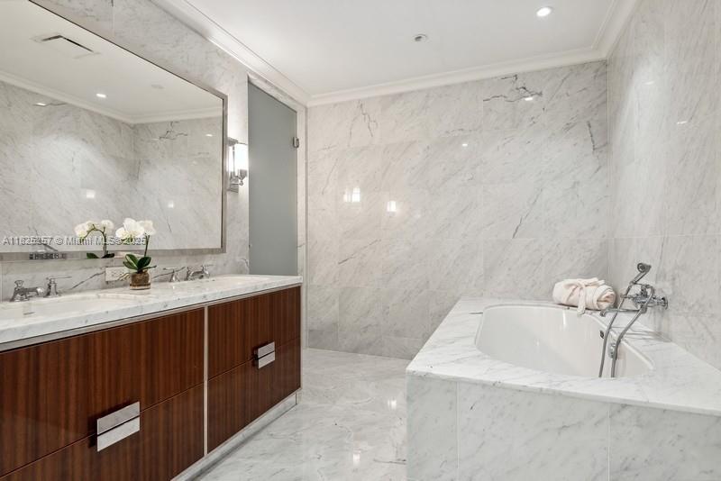 15701 Collins Ave # 2902