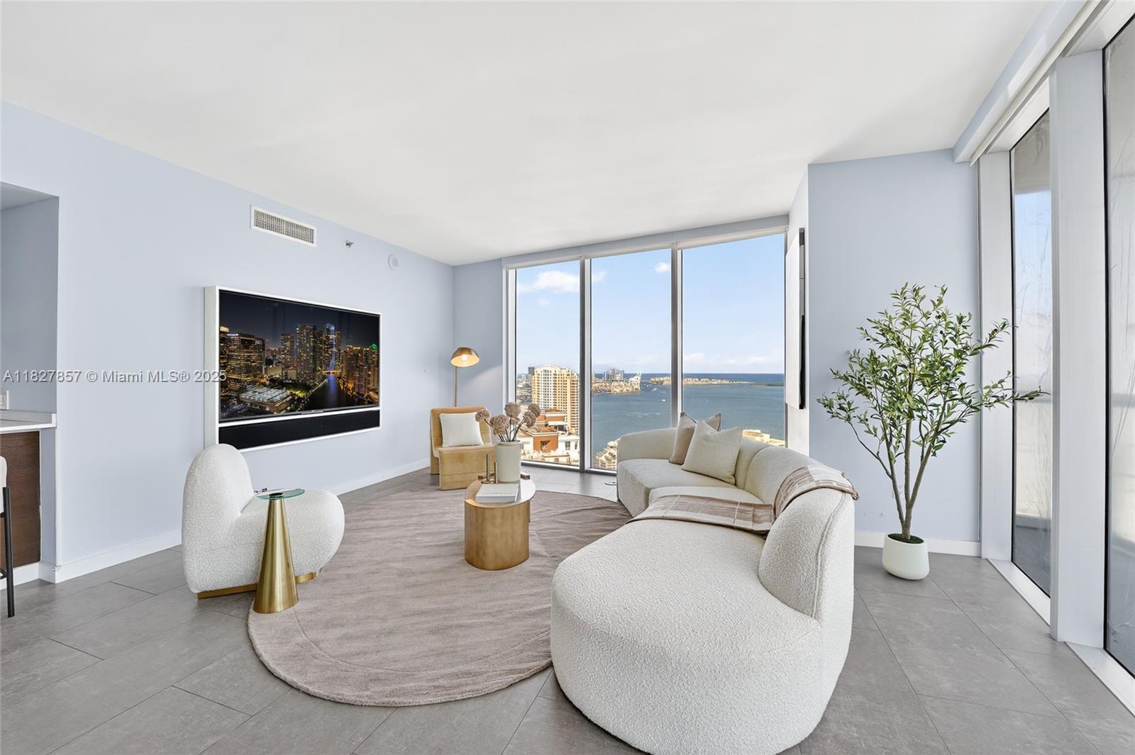 495 Brickell Ave # 3901