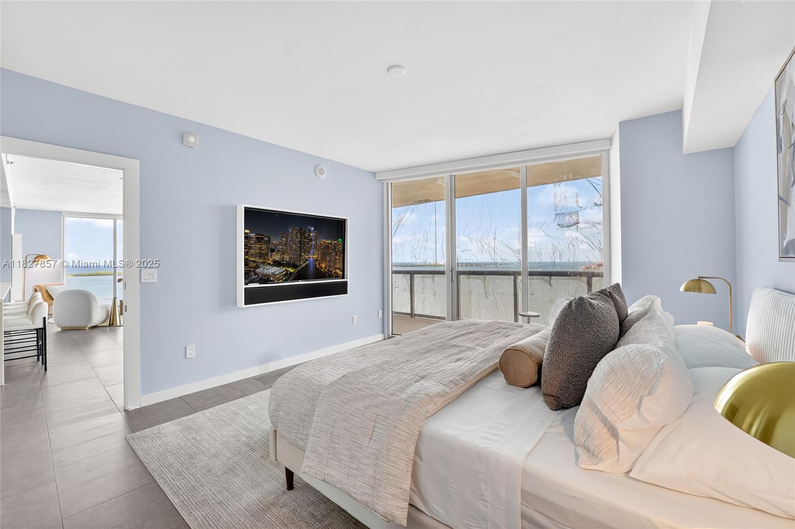 495 Brickell Ave # 3901