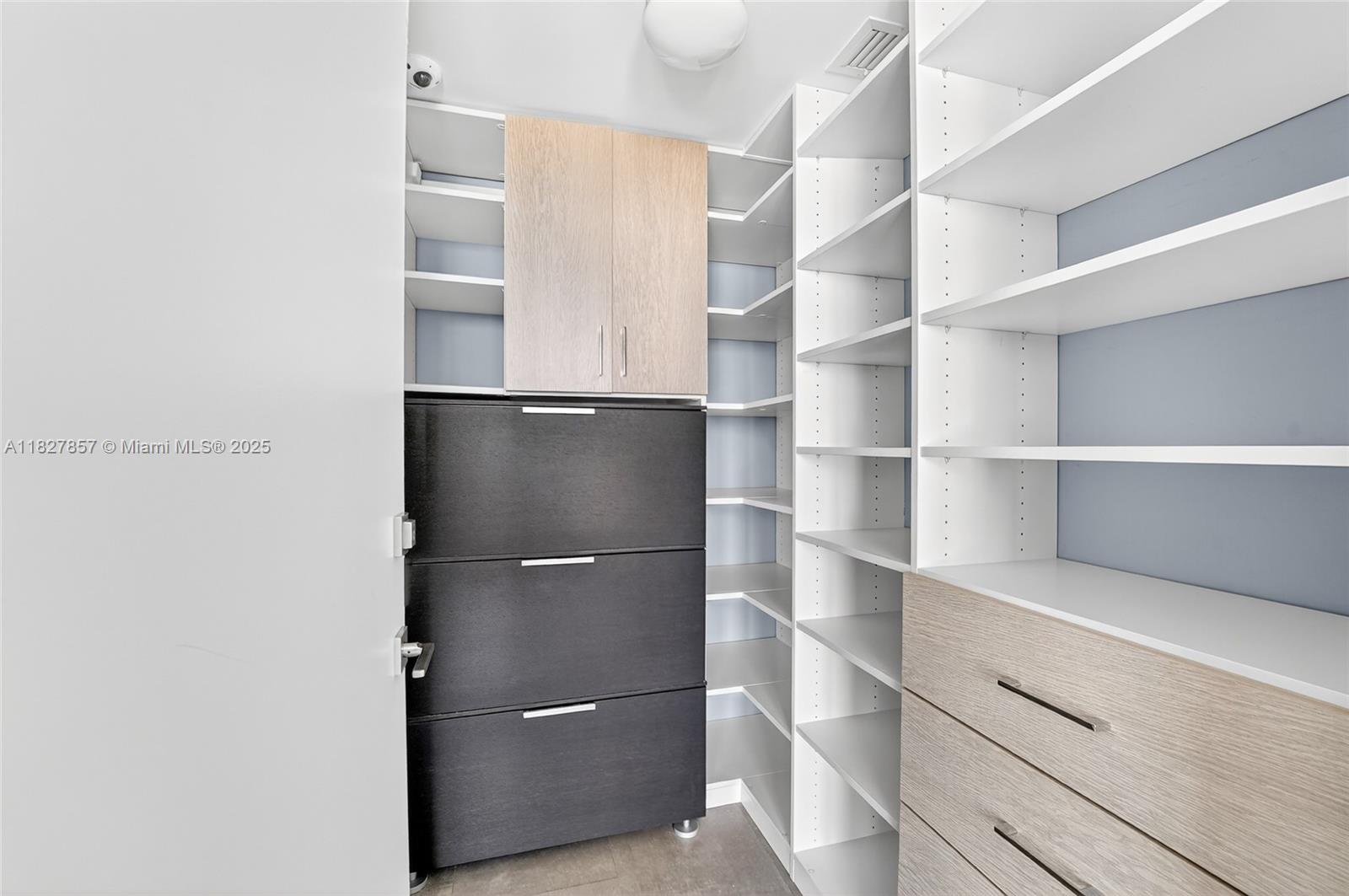 495 Brickell Ave # 3901