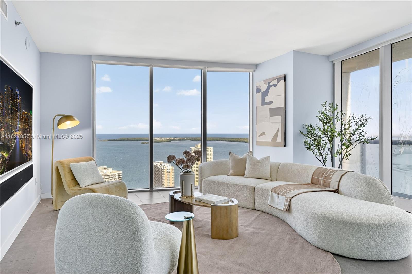 495 Brickell Ave # 3901