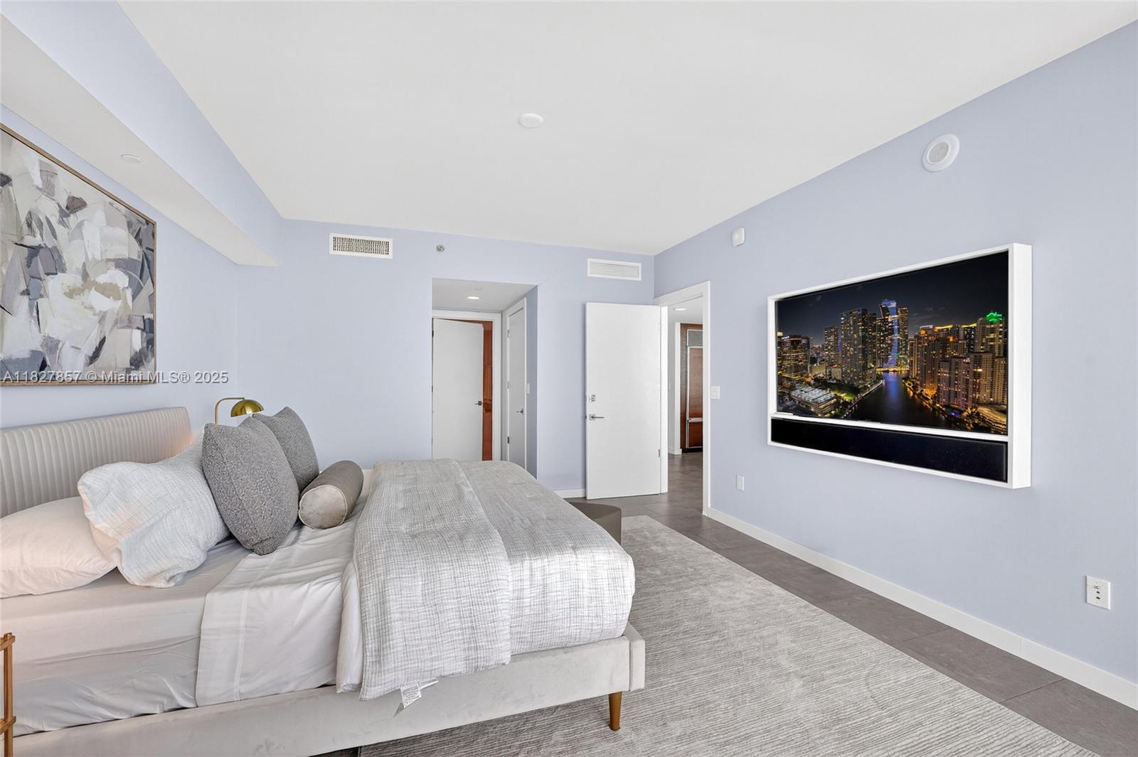 495 Brickell Ave # 3901