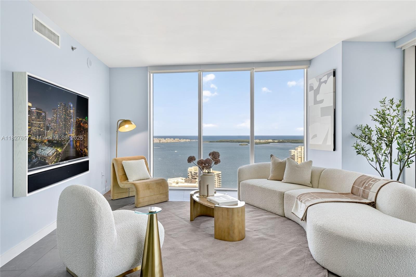 495 Brickell Ave # 3901