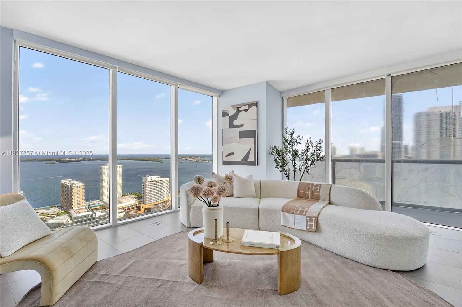 495 Brickell Ave # 3901