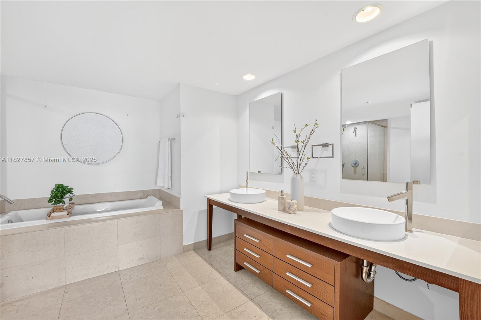 495 Brickell Ave # 3901