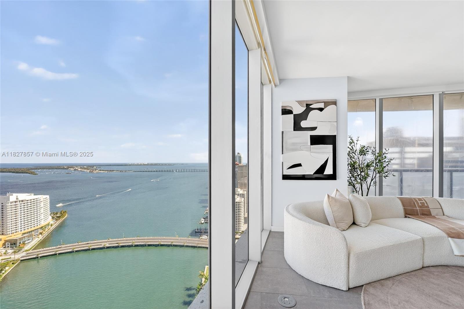 495 Brickell Ave # 3901