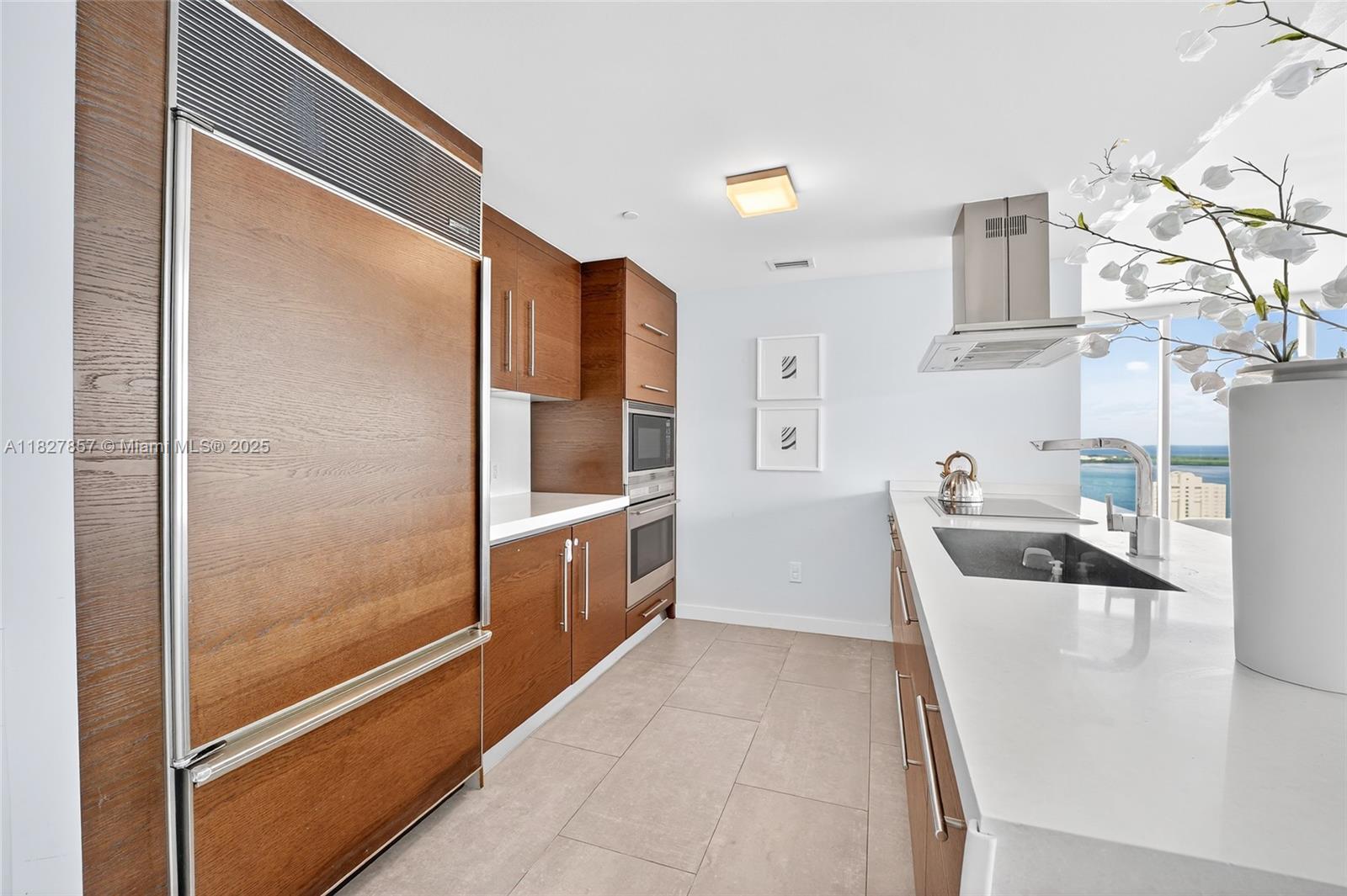 495 Brickell Ave # 3901