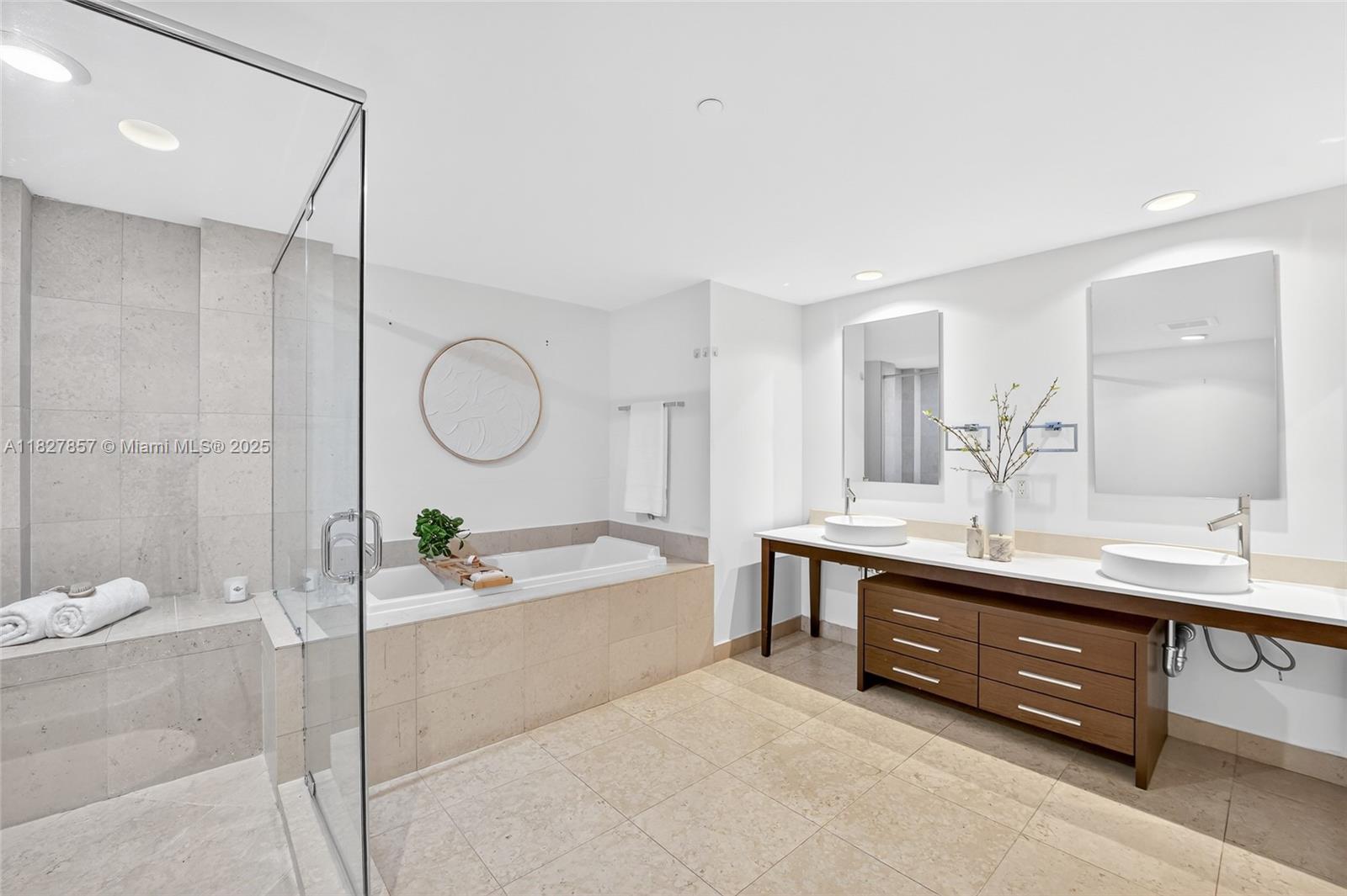 495 Brickell Ave # 3901