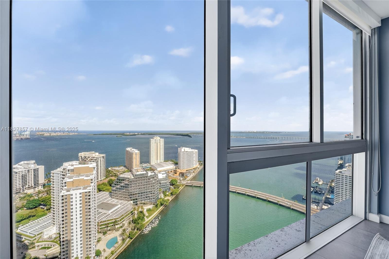 495 Brickell Ave # 3901