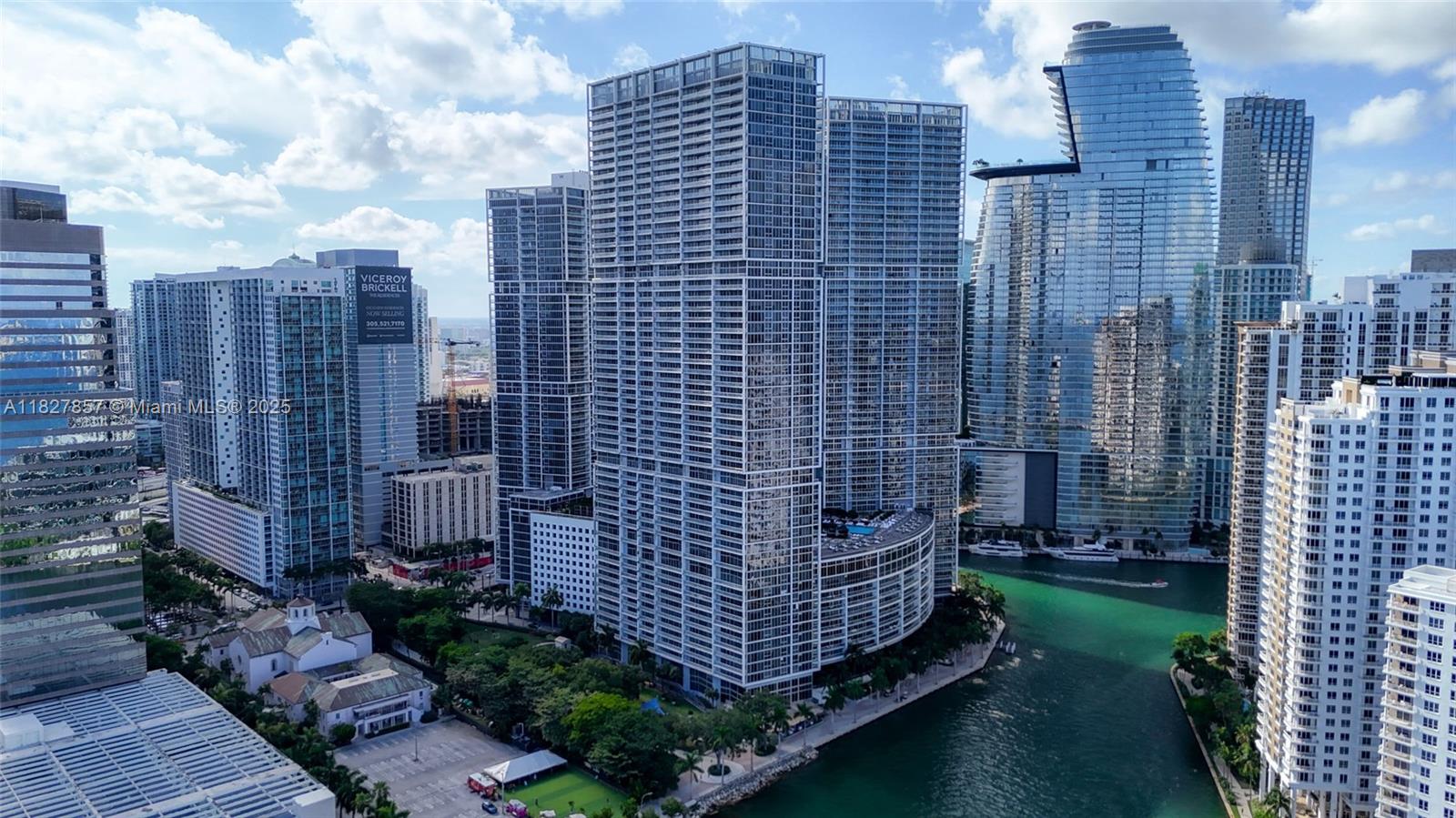 495 Brickell Ave # 3901