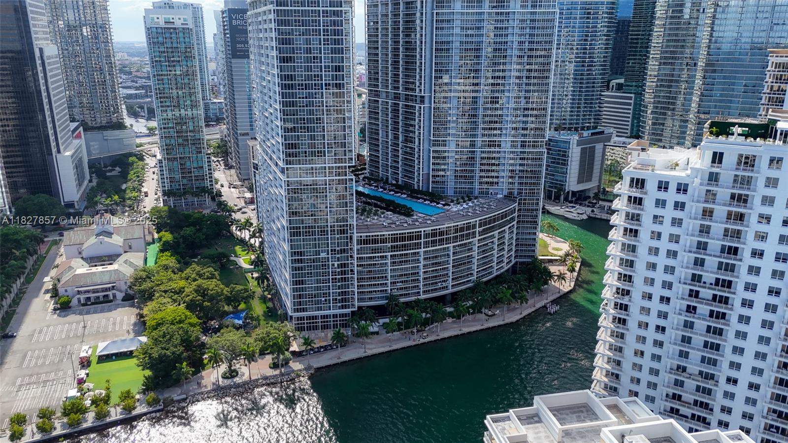 495 Brickell Ave # 3901