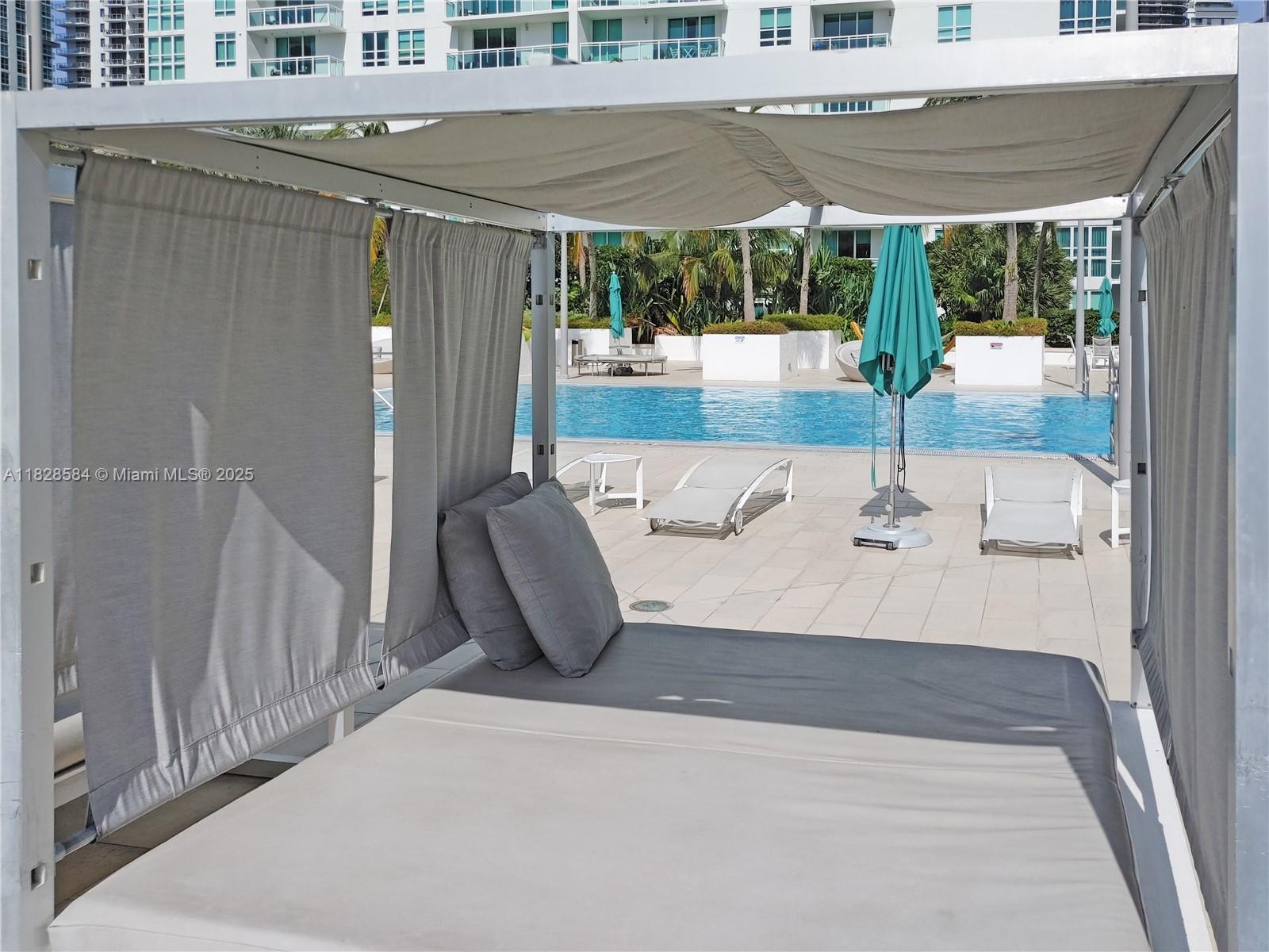 950 Brickell Bay Dr # 1608