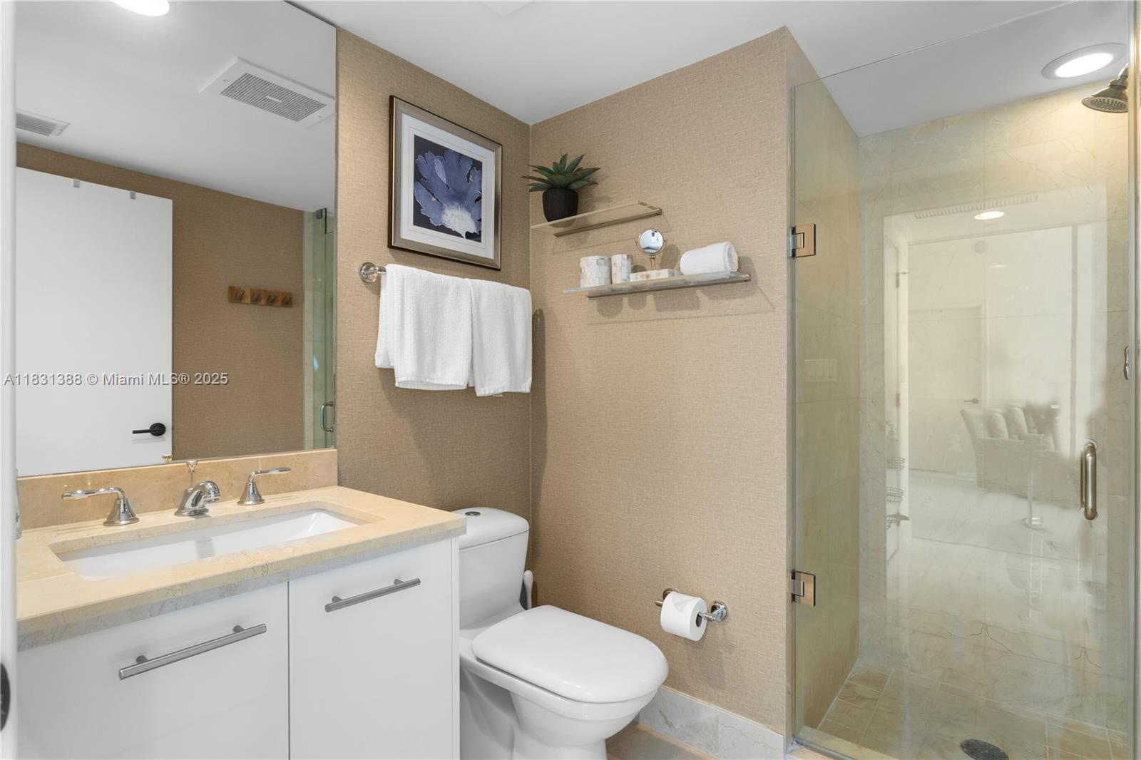 6801 Collins Ave Unit: PH05