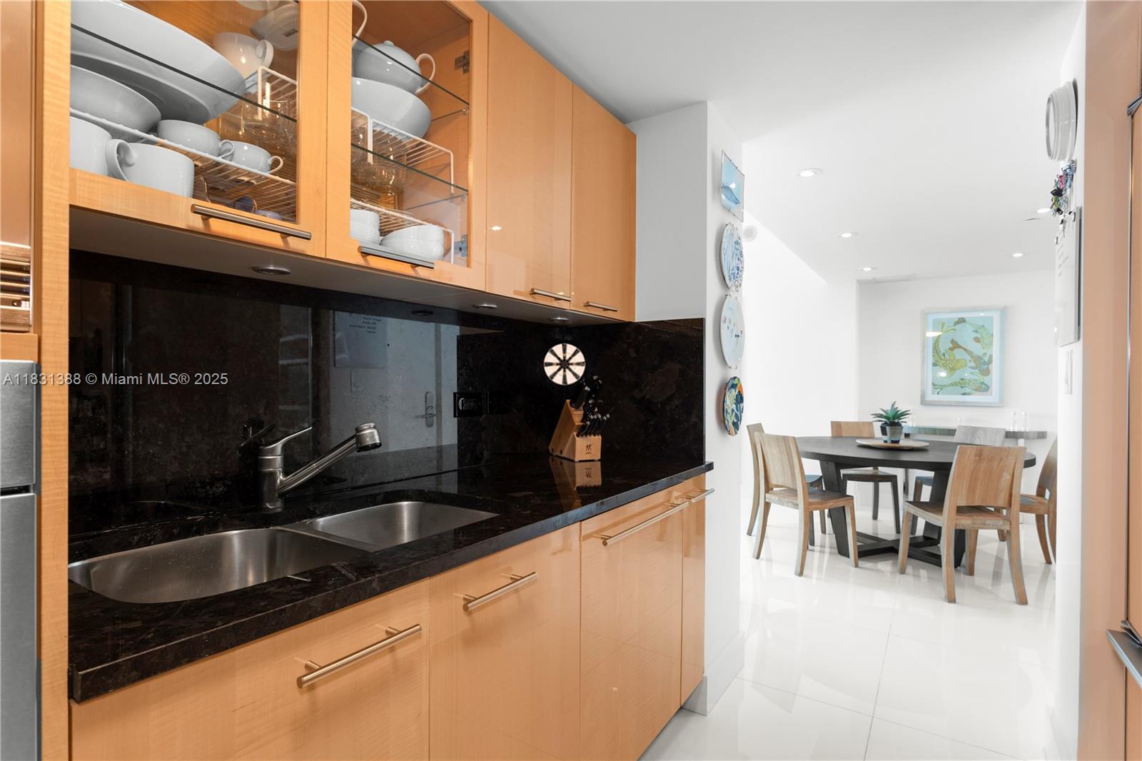 6801 Collins Ave Unit: PH05