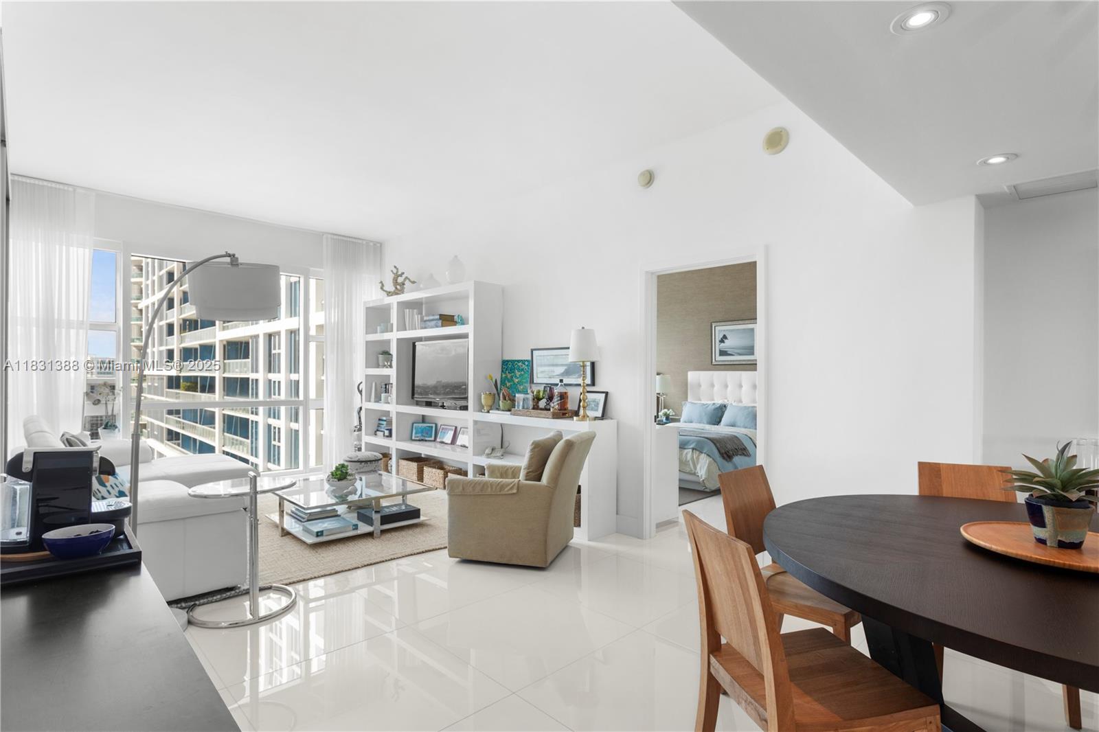 6801 Collins Ave Unit: PH05